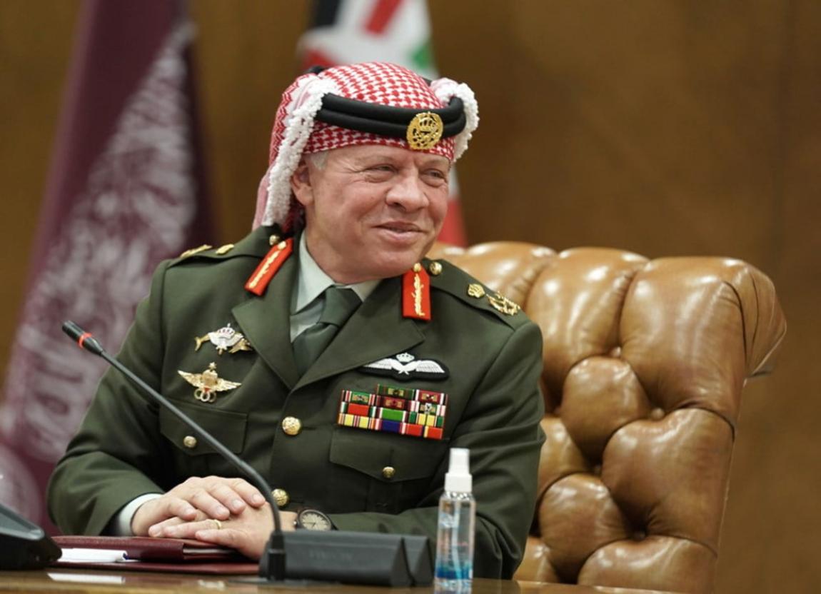 عاش المليك نشيدُ أُمّةٍ رائعُ